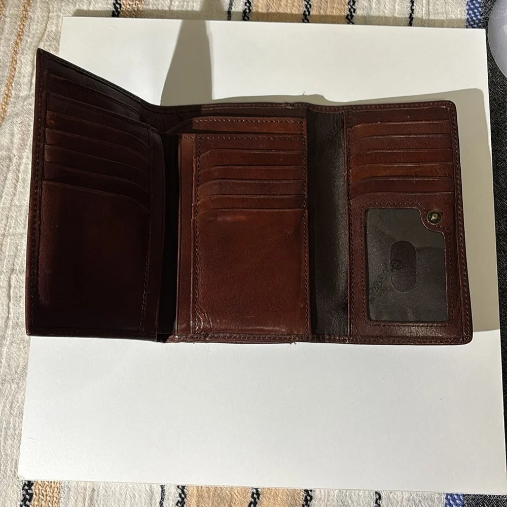 Fossil Brown Leather Wallet Timeless Design
